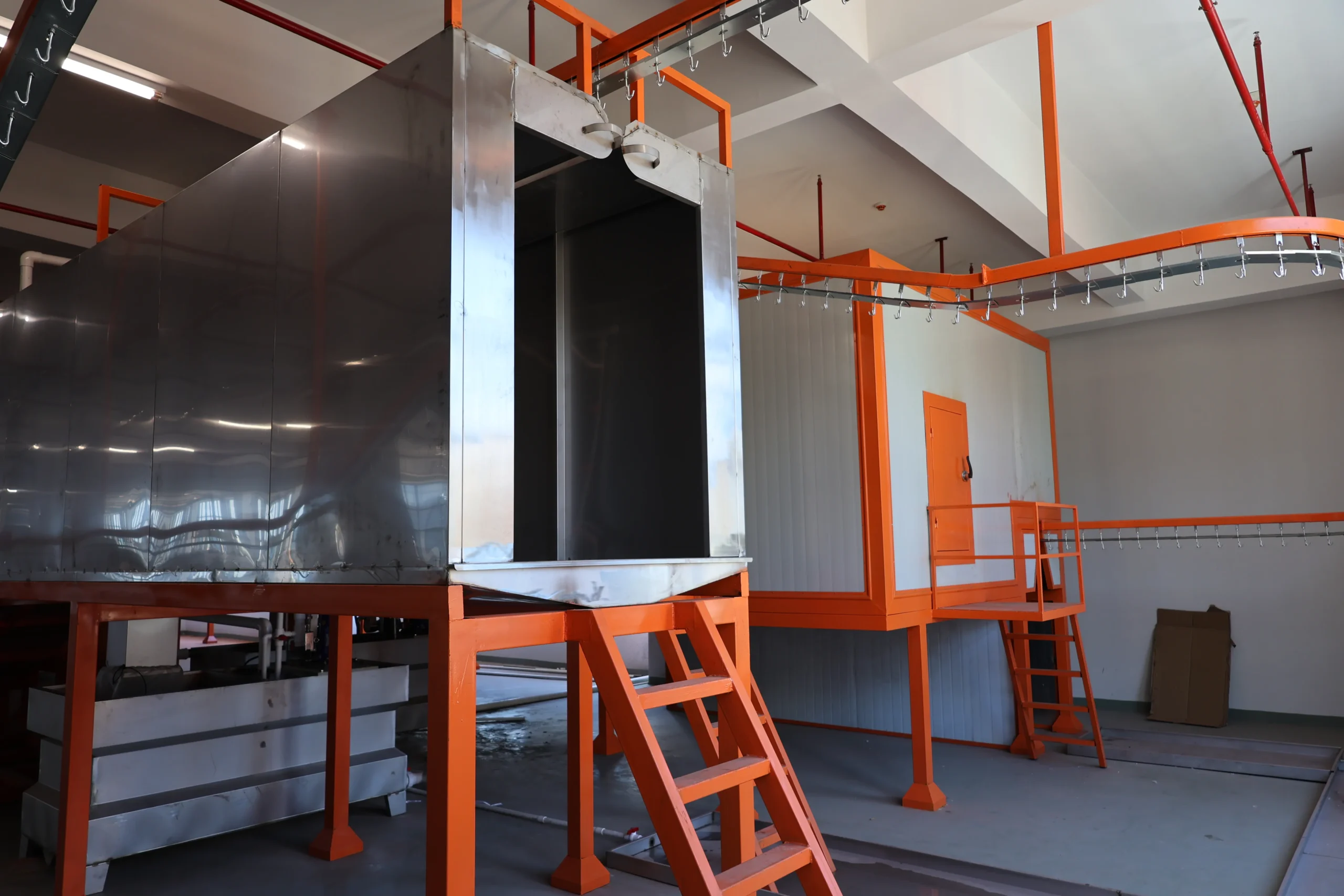 Compact electric powder coating oven