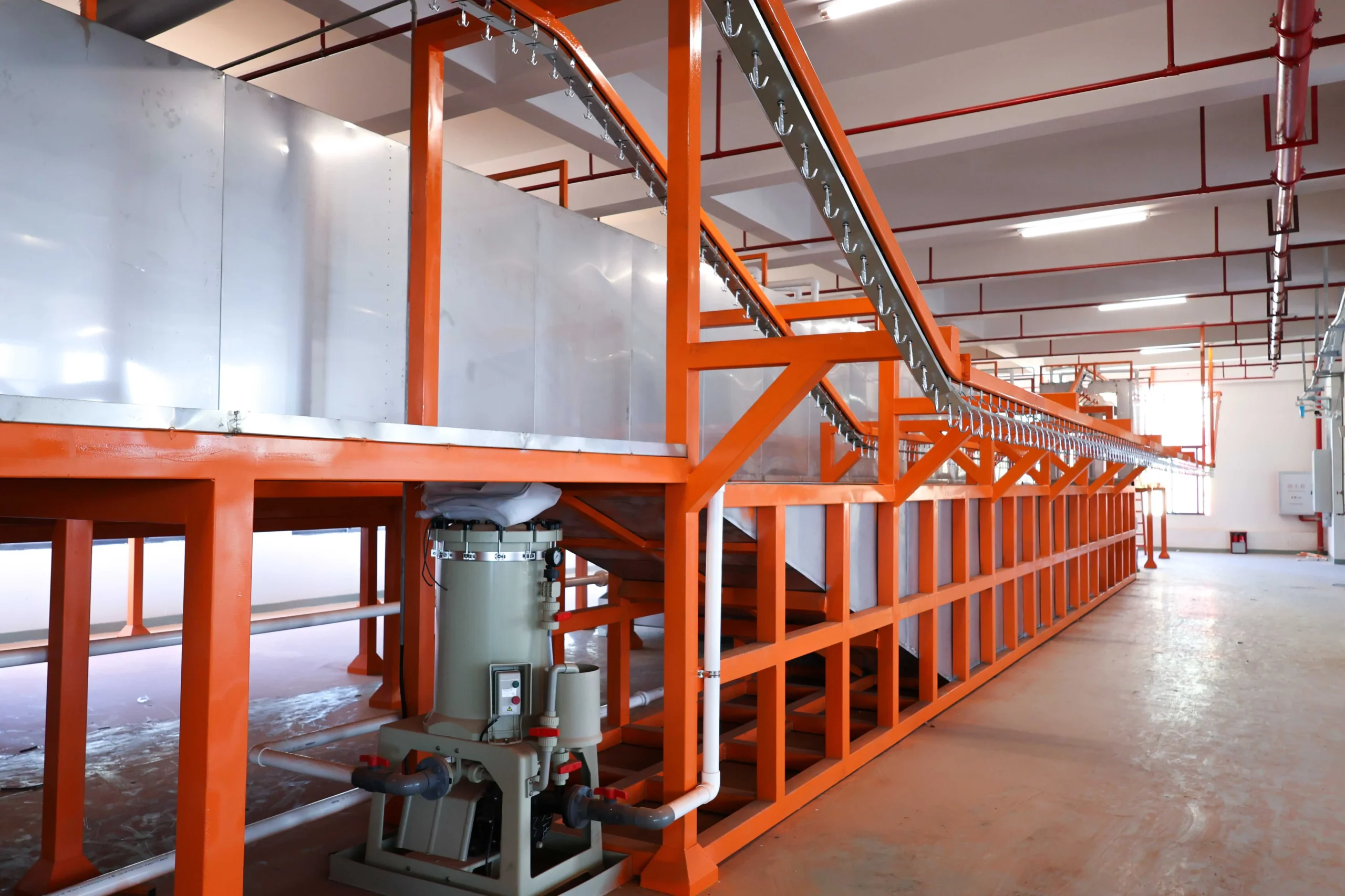 Automatisierte Produktionslinie mit mehreren Stationen