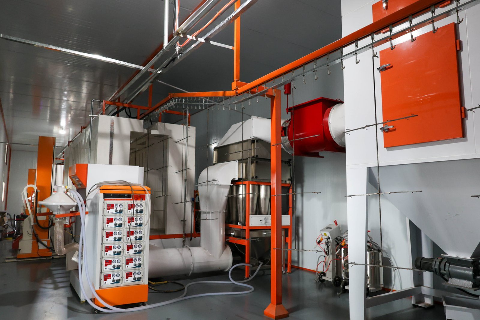 Pretreatment tunnel for cabinets