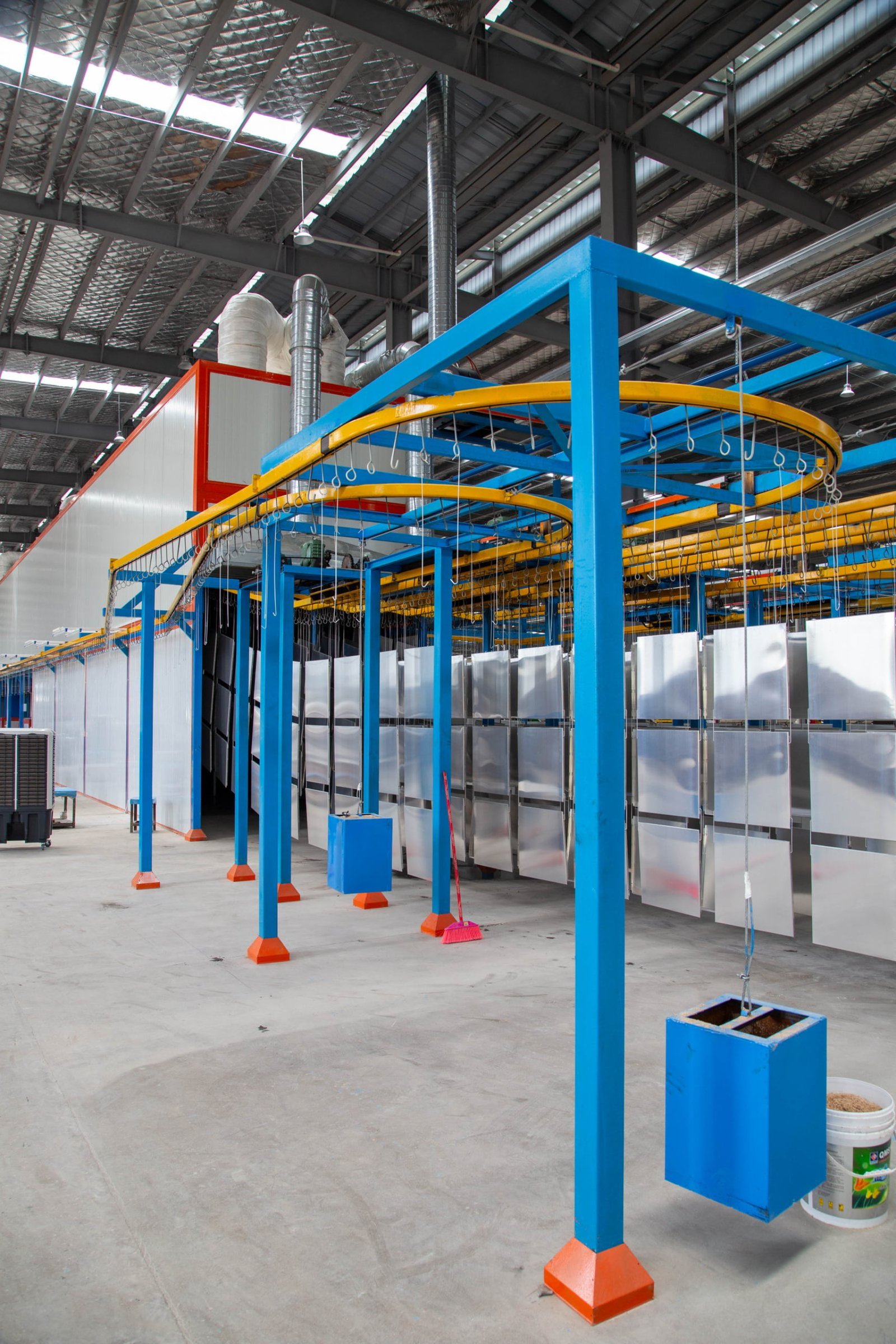 Conveyor fixture customization for aluminum profiles and ceilings