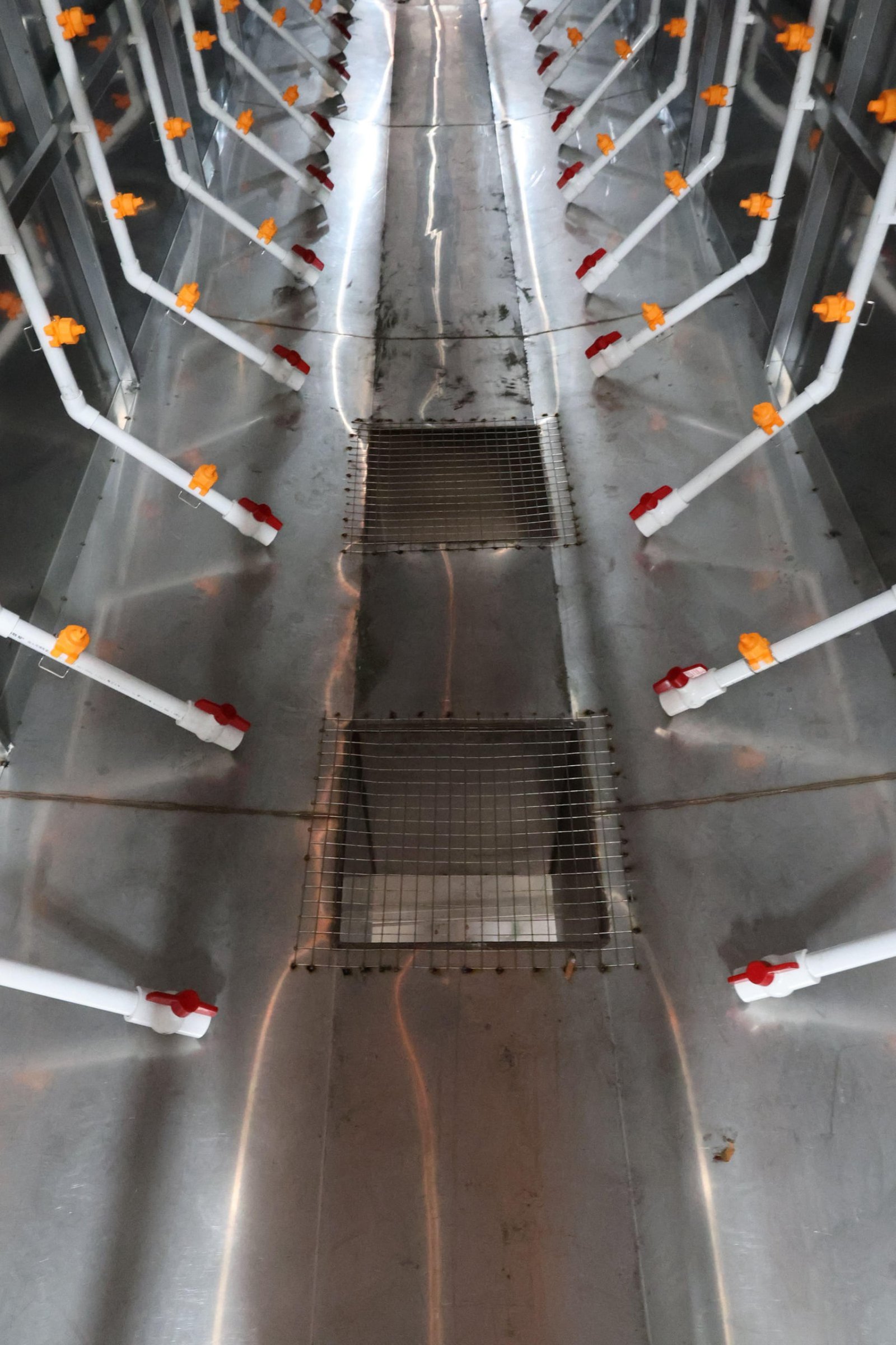 Pretreatment spray tunnel inside nozzle system